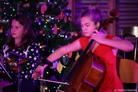 Miklavžev koncert na Osnovni šoli Toma Brejca napolnil telovadnico do zadnjega kotička (24)